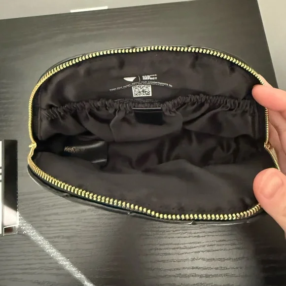 Yves Saint Laurent beauty bag, YSL mascara
YSL sample perfume, YSL body balm. - Picture 7 of 9